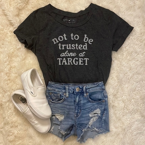 🔐CUTEST TARGET TEE • SLIGHT CROP • LARGE 💳 - Picture 1 of 4